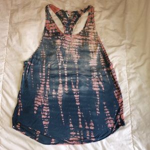 Hard tail the dye yoga top